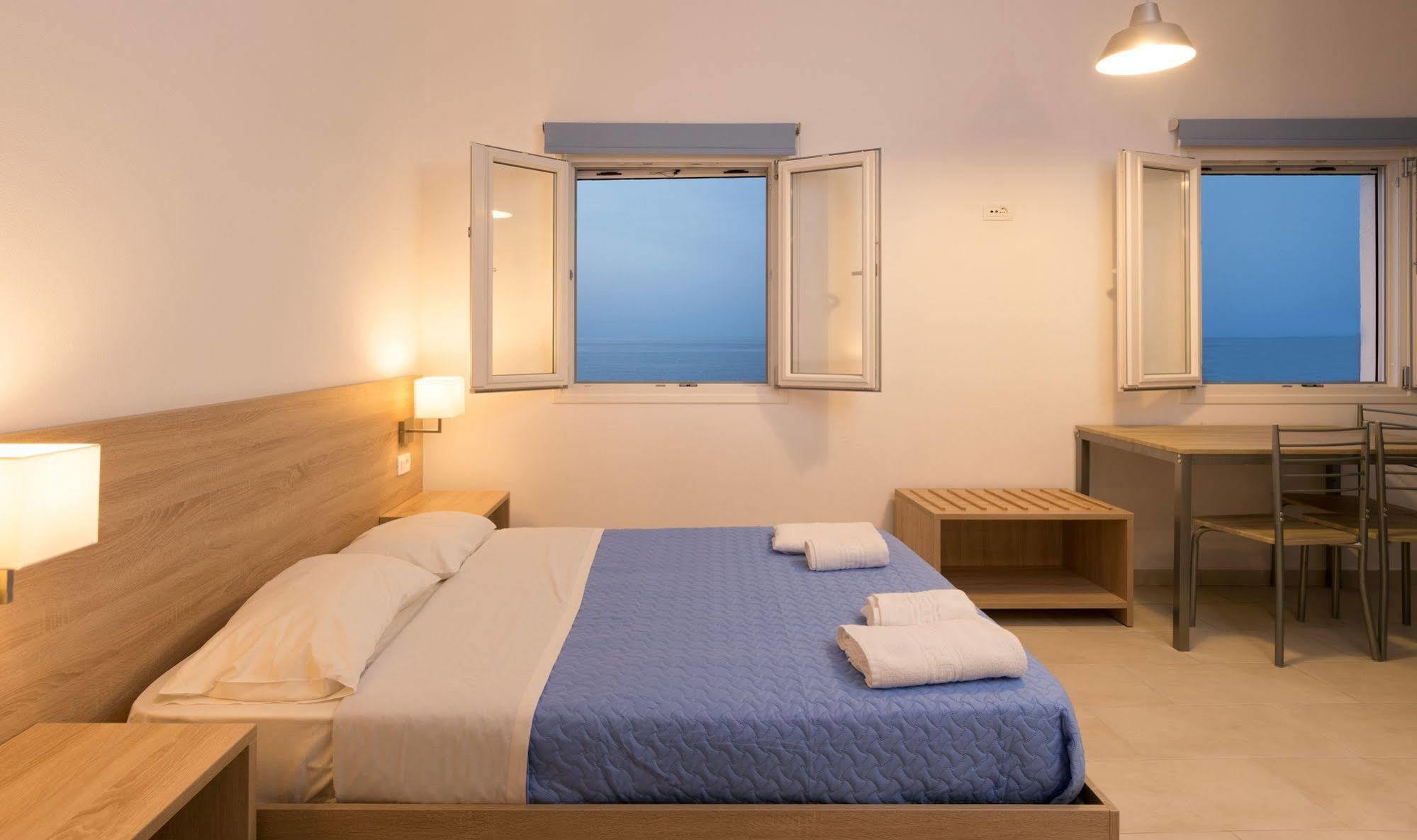Socrates Apartmens & Restaurant Milatos Exteriör bild